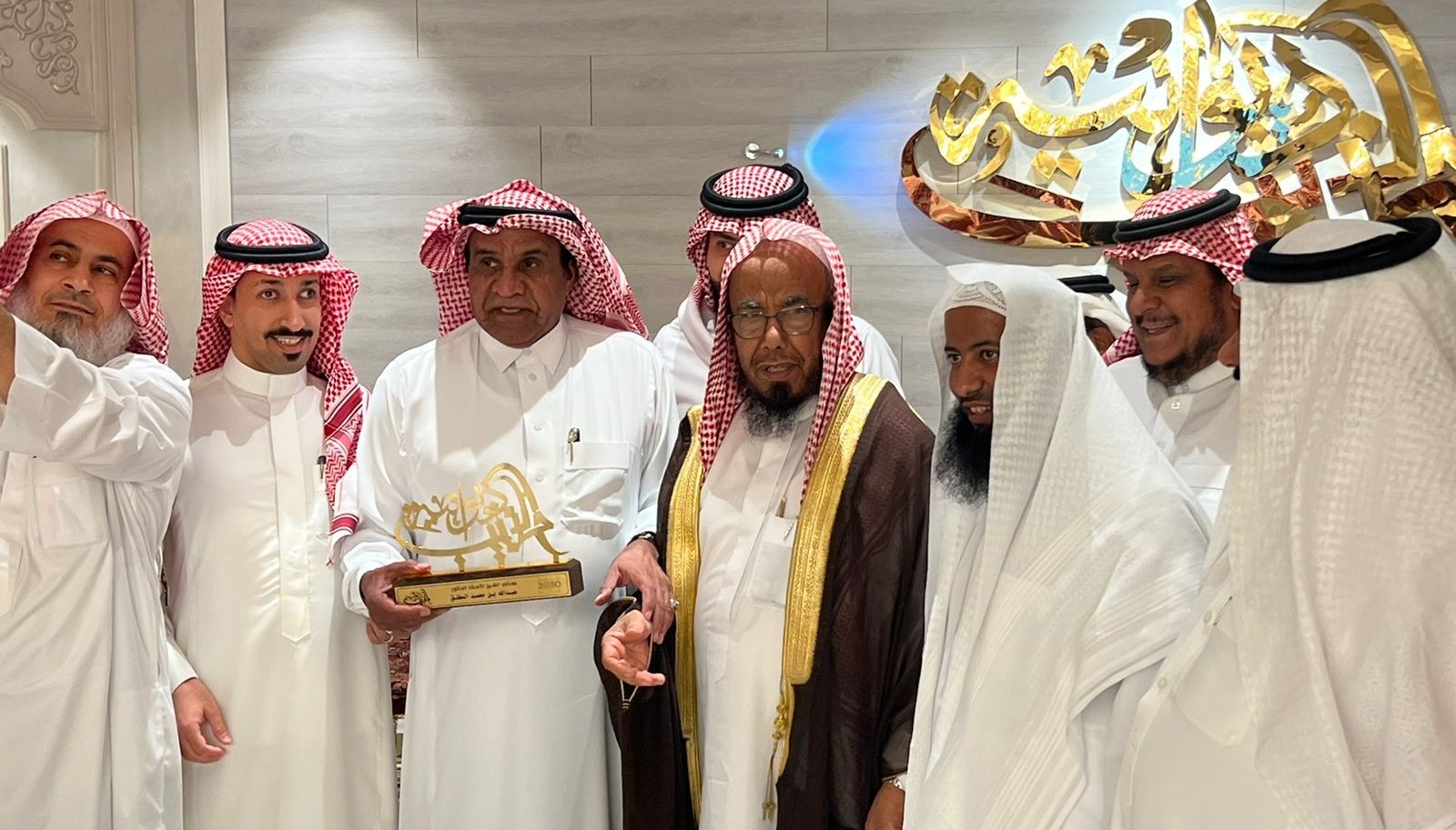 في ندوة “إثنينية الذييب” الأسبوعية: