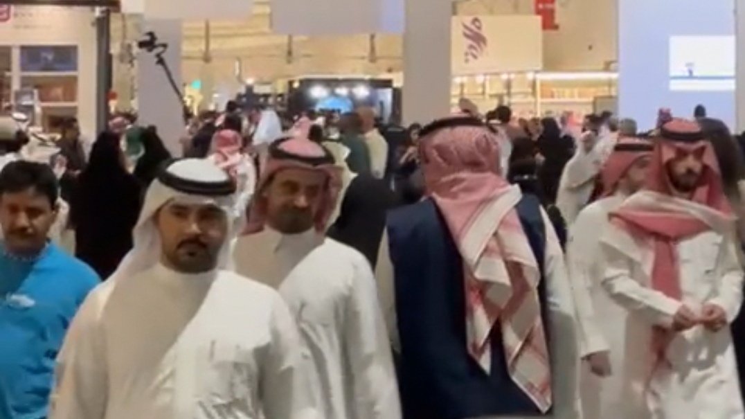 ٥٥الف زائر لمعرض الكتاب قبل يوم أمس الاثنين حسب احصائية إدارة المعرض
