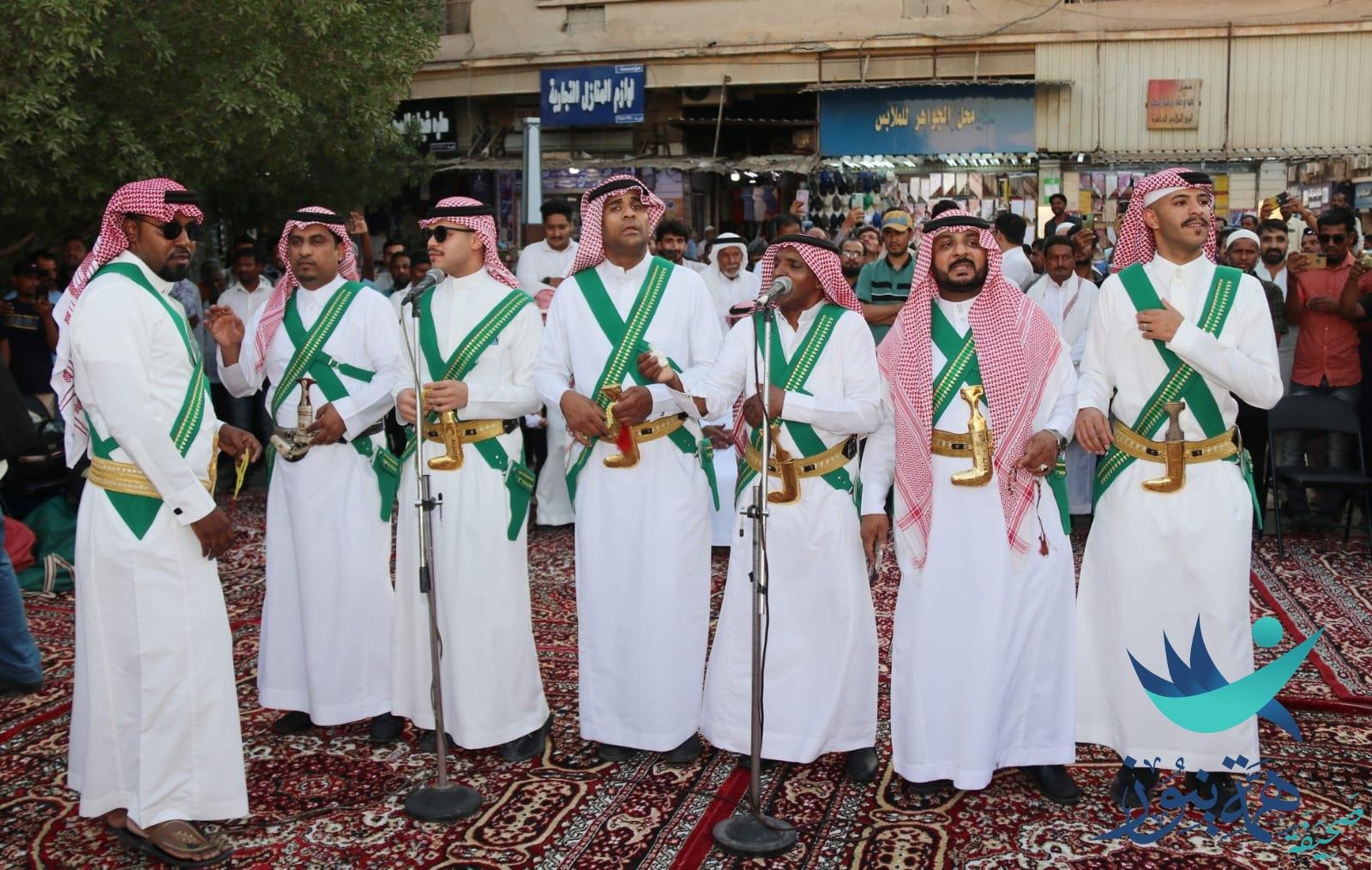 المقيمون في الأحساء يشاركون السعوديين فرحتهم باليوم الوطني الـ 93.