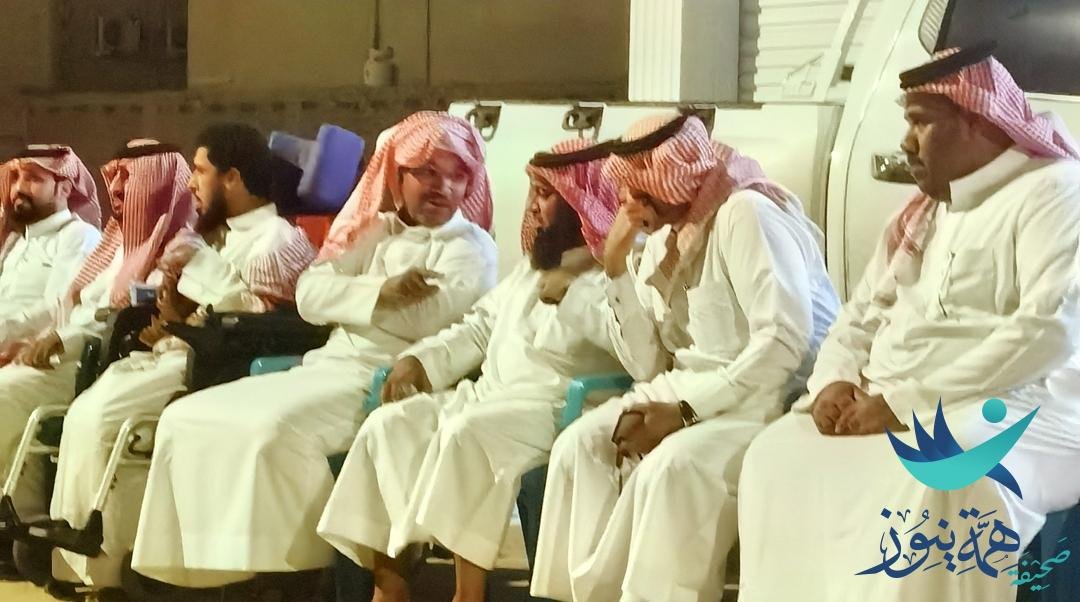 وفد من جمعية العيون الخيرية يقدم واجب العزاء لزميلهم المشرف على المركز الإعلامي للجمعية الإعلامي الأستاذ محمد علي العويس في وفاة اخية من أمه
