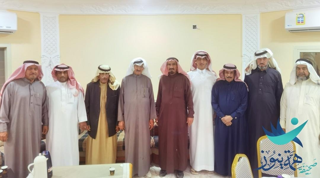 الفجري يحتفل بتخرج ابنه (عبدالرحمن)