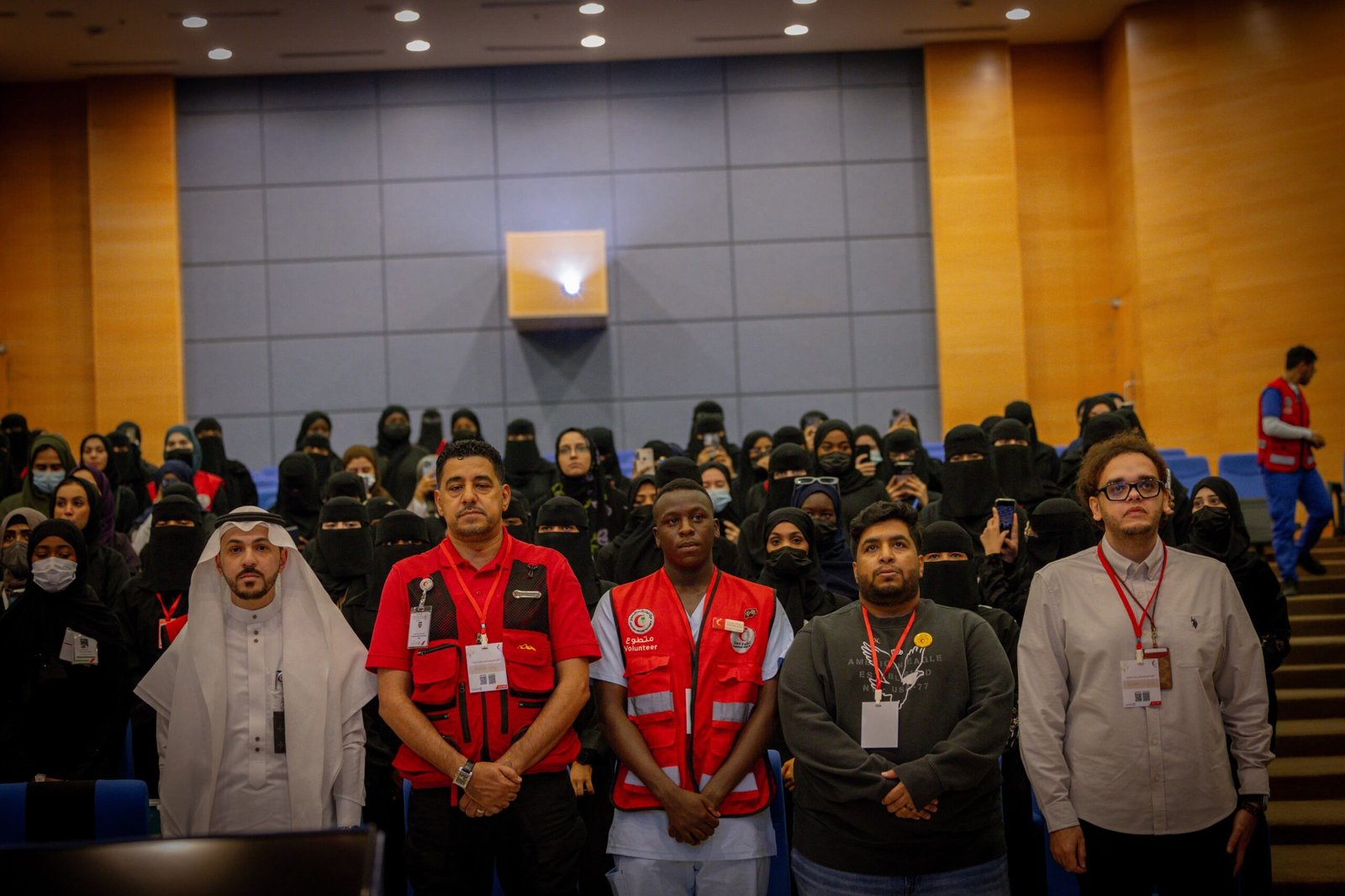 الهلال الأحمر ينظم لقاءً تعريفيًا لموسمي العمرة والحج للمتطوعين والمتطوعات