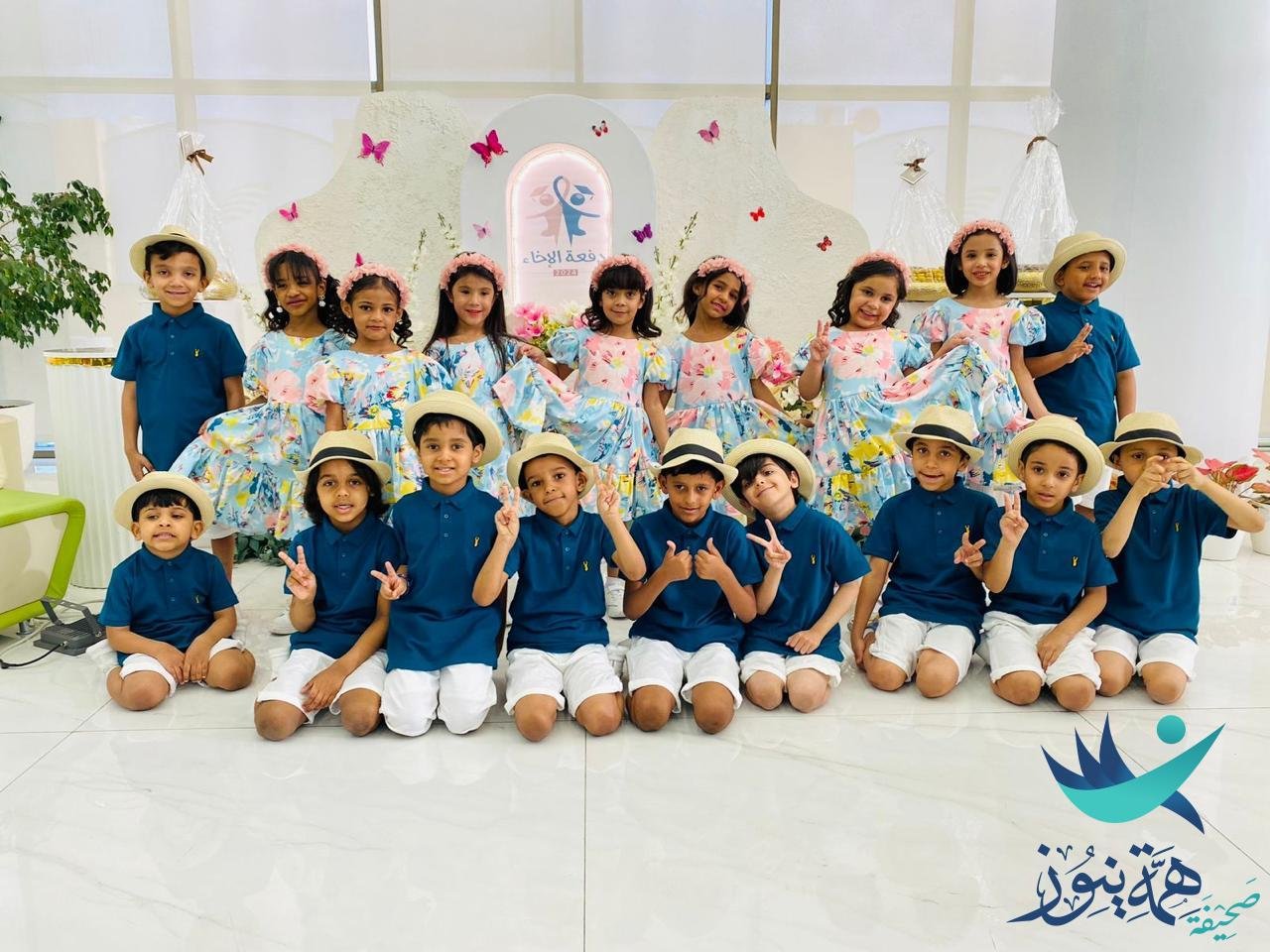 110 طفل وطفلة يحتفلون بتخرجهم من روضة فتاة الأحساء.