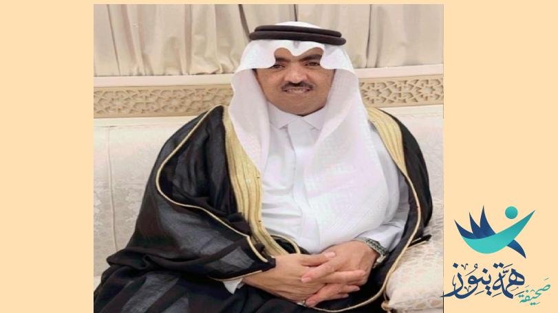 حمزه الغريب يحتفل بترقيته في مجال عمله.