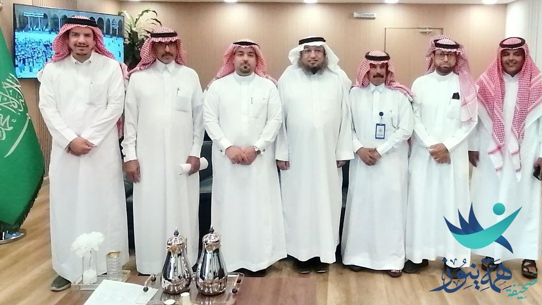 وفد من اعضاء مجلس إدارة جمعيةعطاء للخدمات المجتمعيةبمدينة العيون بالأحساء في زيارة لرئيس بلديةالعيون بالأحساء.