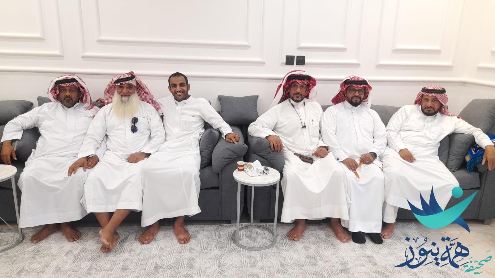 بالصور.. الأستاذ عادل البرازي يستقبل المهنئين بعيد الأضحى بعد أداء فريضة الحج