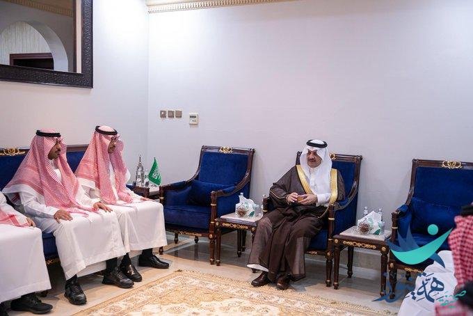 أمير الشرقية يقدم واجب العزاء لأسرة وأبناء الفقيد عبدالله العسكر “محافظ الجبيل السابق”