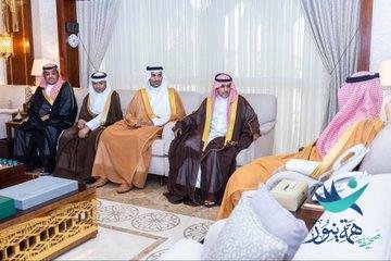 نائب أمير الشرقية يستقبل المشرف العام على المكتب الإقليمي لصحيفة عكاظ.