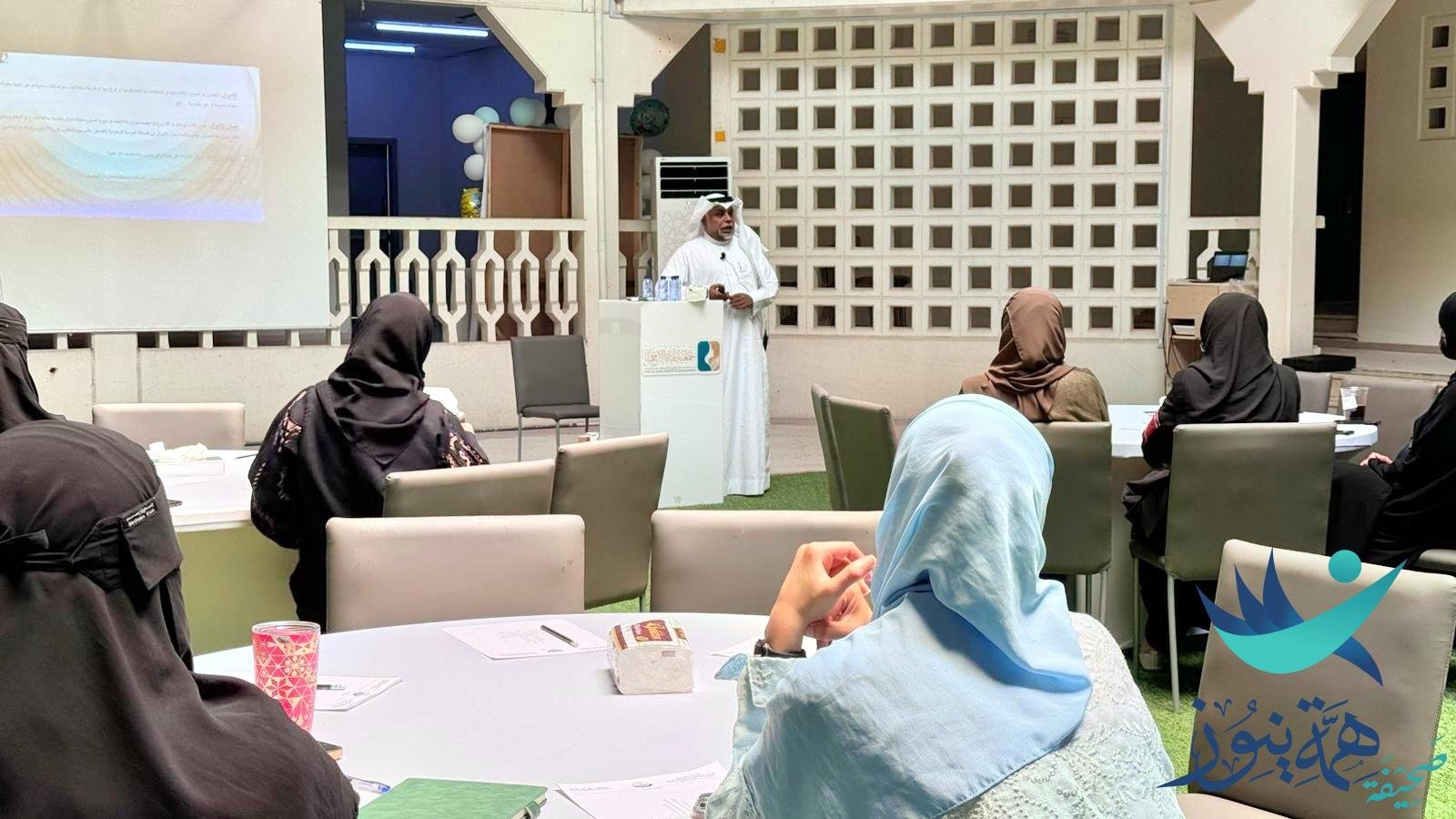 بمشاركة 34 من منسوبات،جمعية فتاةالأحساء وعددمن منسوبي الجمعيات الخيريةالأخرى بالأحساءتنفذ الجمعية في مقرهابرنامج تدريبي حول “مكافحة غسل الأموال وتمويل الإرهاب”
